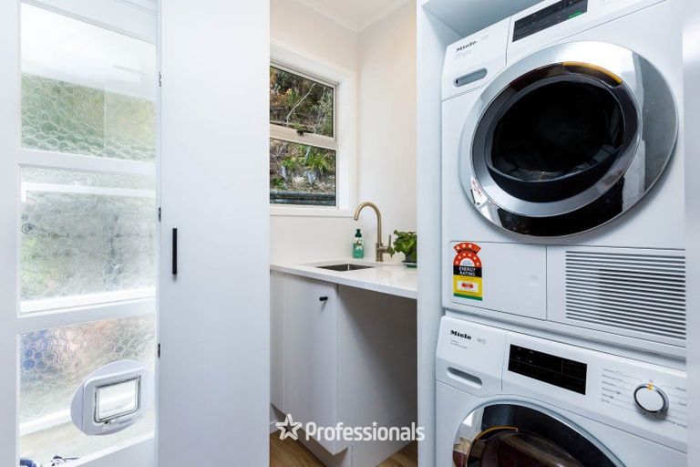 Photo of property in 96 Kamahi Street, Stokes Valley, Lower Hutt, 5019