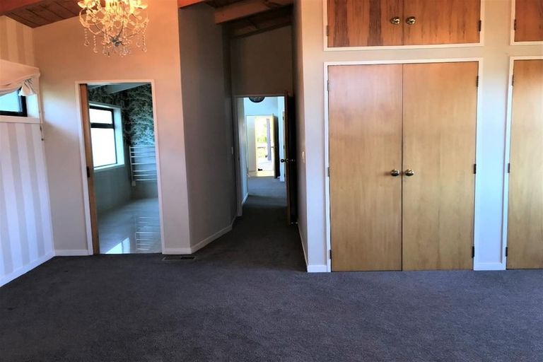 Photo of property in 16 Ridge Lane, New Plymouth, 4310