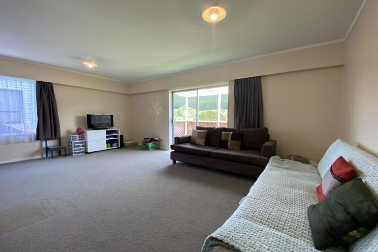 Photo of property in 15b Florio Terrace, Tawa, Wellington, 5028