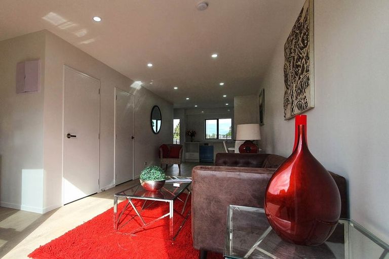 Photo of property in 3 Valour Lane, Papakura, 2110