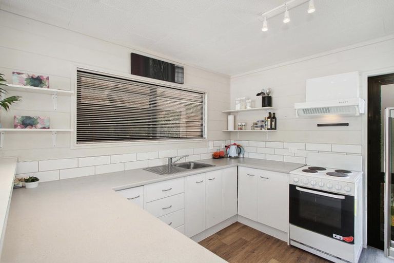 Photo of property in 17a Leaming Place, Clarks Beach, 2122