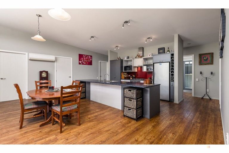 Photo of property in 84 Timaru Road, Waimate, 7924