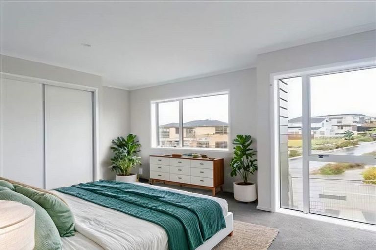Photo of property in 2b Makura Road, Long Bay, Auckland, 0630