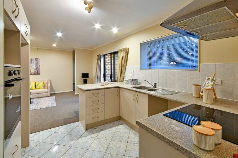 Photo of property in 28 Nicholas Gibbons Drive, Clendon Park, Auckland, 2103