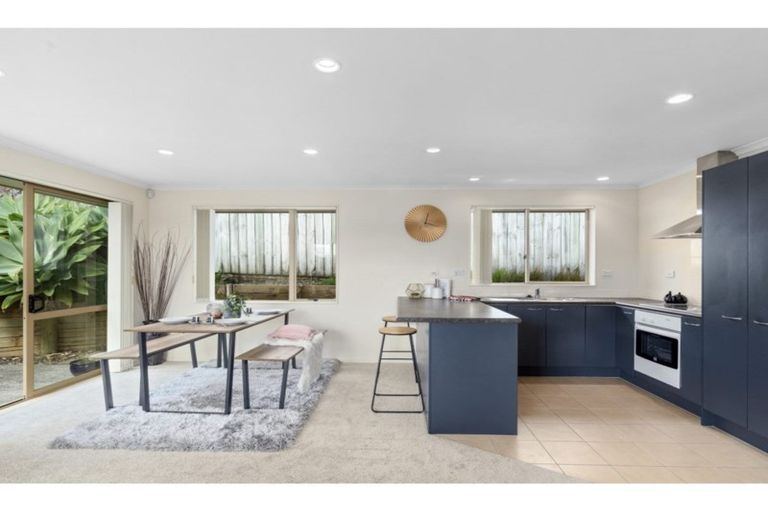 Photo of property in 37 Nimstedt Avenue, Oteha, Auckland, 0632