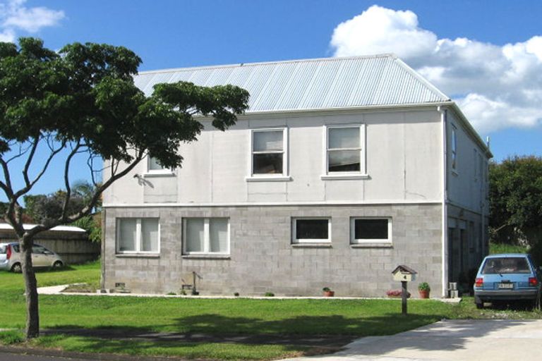 Photo of property in 4 Compass Place, Te Atatu Peninsula, Auckland, 0610