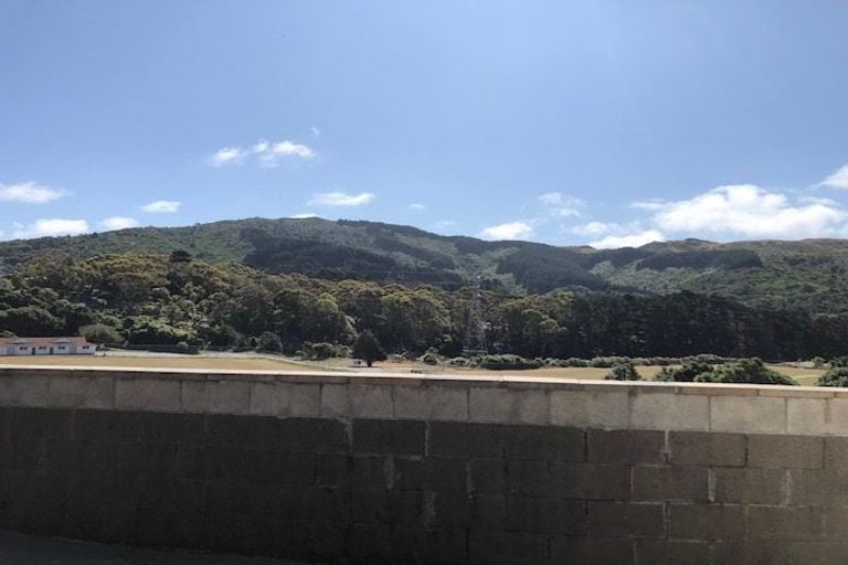 Photo of property in 124 Curtis Street, Northland, Wellington, 6012