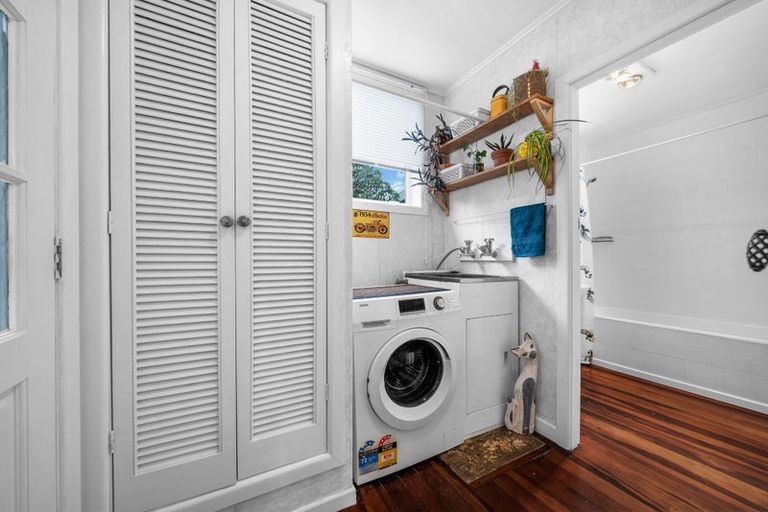 Photo of property in 43 Waimumu Road, Massey, Auckland, 0614