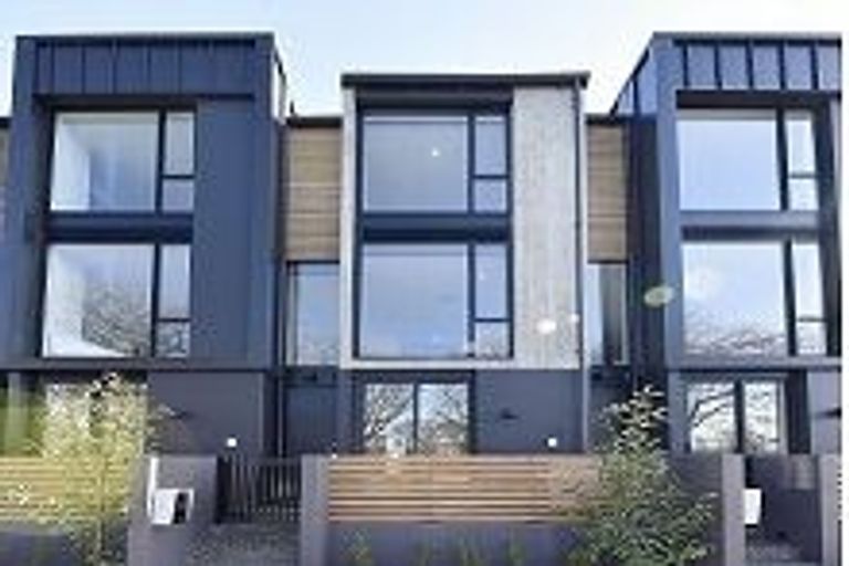 Photo of property in 3/25 Latimer Square, Christchurch Central, Christchurch, 8011