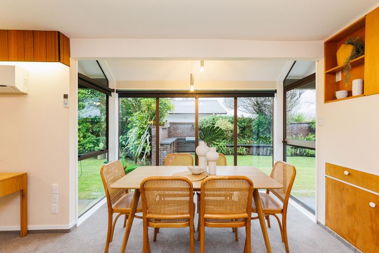 Photo of property in 25 Heathcote Place, Fitzherbert, Palmerston North, 4410