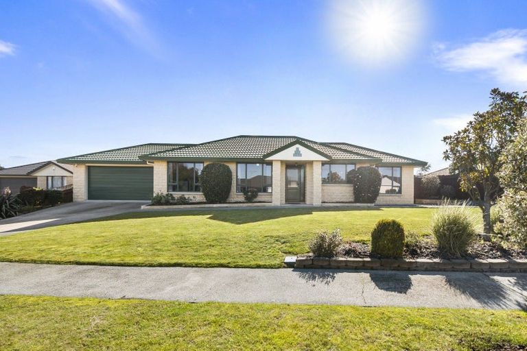 Photo of property in 6 Logan Place, Kelvin Grove, Palmerston North, 4414