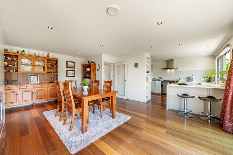 Photo of property in 43c Dowling Grove, Silverstream, Upper Hutt, 5019