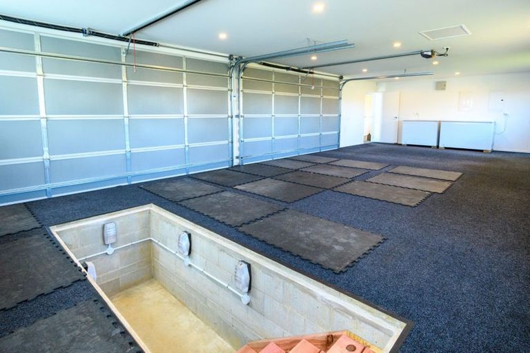 Photo of property in 21 Eric Farley Drive, Kumeu, 0810