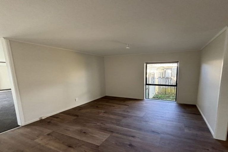 Photo of property in 2/9 Sparrow Place, Weymouth, Auckland, 2103