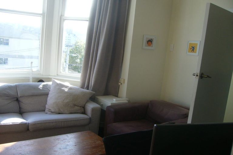 Photo of property in 4 Hawker Street, Mount Victoria, Wellington, 6011