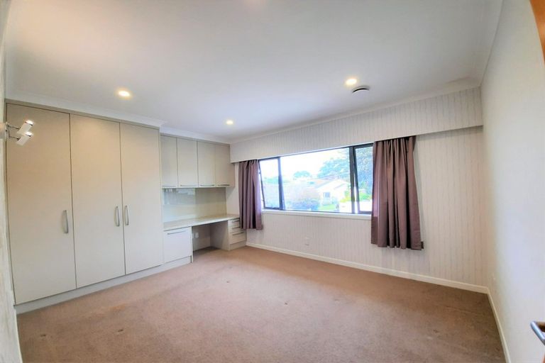 Photo of property in 37 Parkhill Road, Mellons Bay, Auckland, 2014
