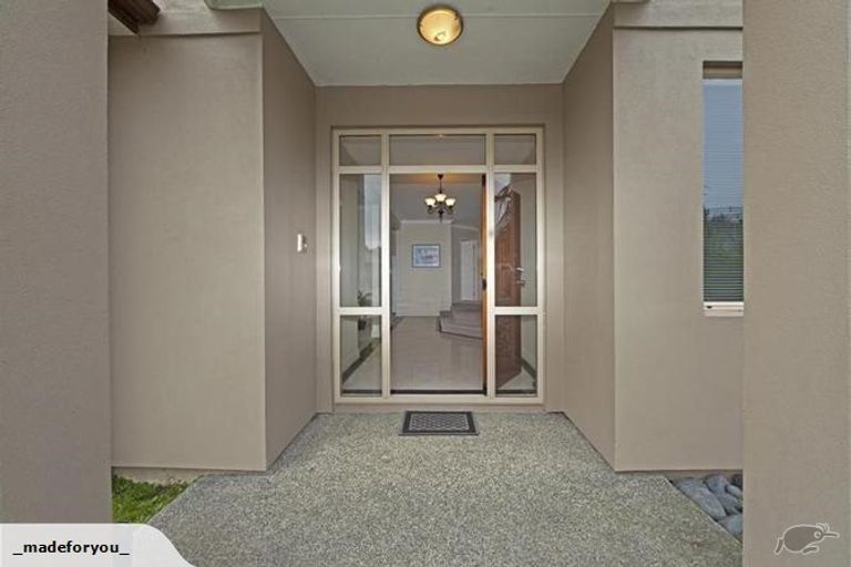 Photo of property in 24 George Deane Place, Greenhithe, Auckland, 0632