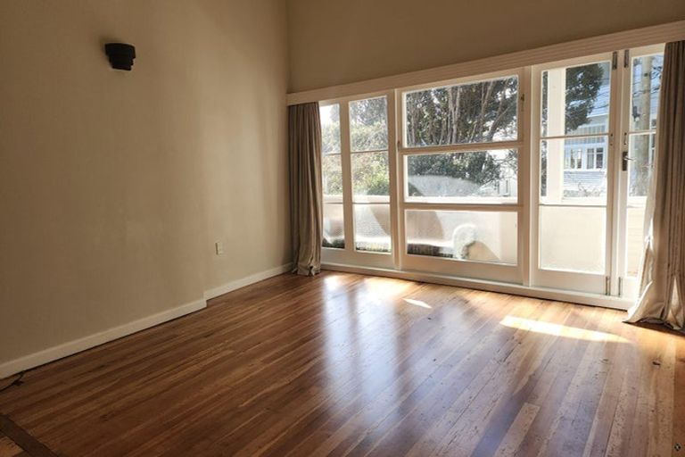 Photo of property in 16 Lindum Terrace, Roseneath, Wellington, 6011