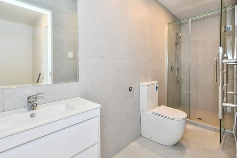 Photo of property in 2/3226 Great North Road, New Lynn, Auckland, 0600