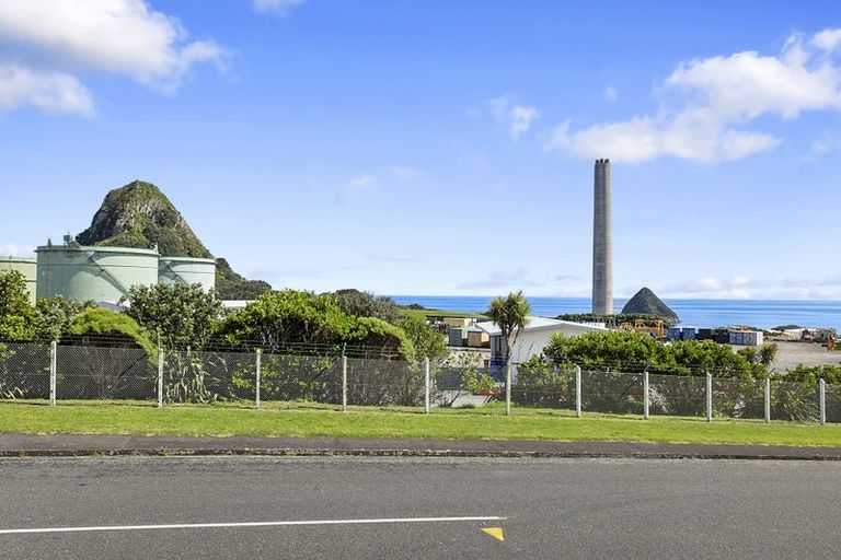 Photo of property in 27b Port View Crescent, Moturoa, New Plymouth, 4310