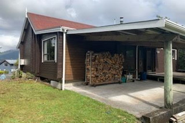 Photo of property in 17 Ivy Terrace, Moana, 7872