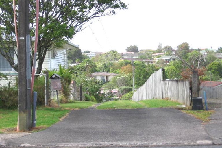 Photo of property in 72 Awaroa Road, Sunnyvale, Auckland, 0612