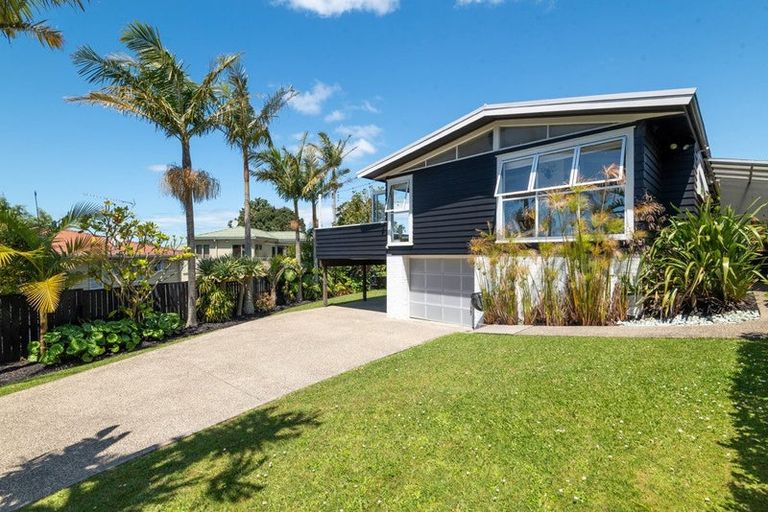 Photo of property in 12 Tyne Road, Forrest Hill, Auckland, 0620