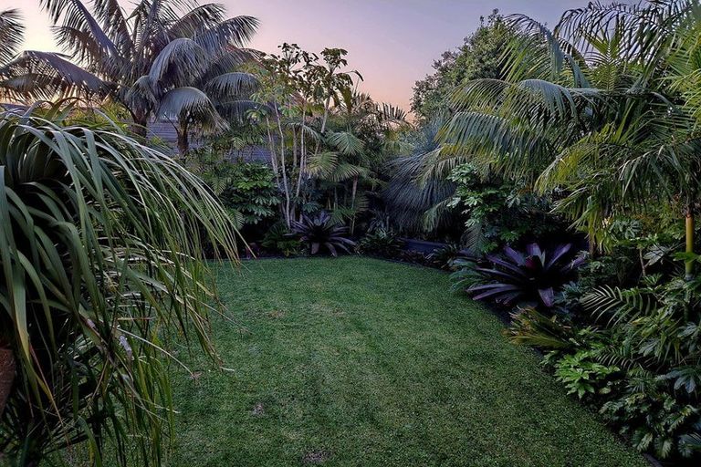Photo of property in 23 Glucina Avenue, West Harbour, Auckland, 0618