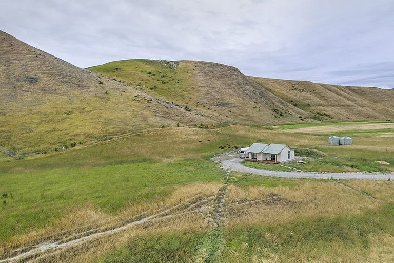 Photo of property in 1061 Ardgour Road, Tarras, Cromwell, 9383