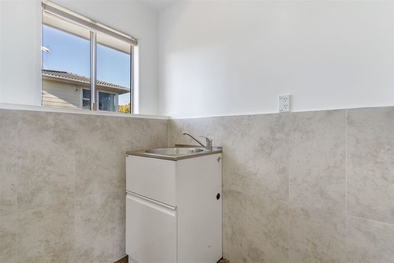 Photo of property in 42 Tamahere Drive, Glenfield, Auckland, 0629