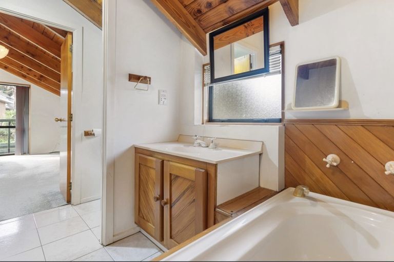 Photo of property in 2/6 Eugenia Rise, Totara Heights, Auckland, 2105