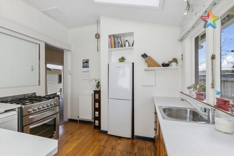 Photo of property in 17 Pirie Crescent, Moera, Lower Hutt, 5010