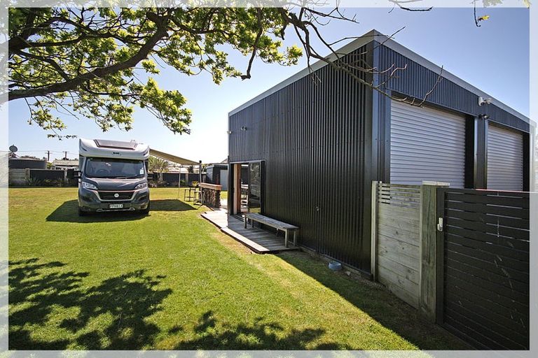 Photo of property in 29 Shortt Street, Foxton Beach, Foxton, 4815