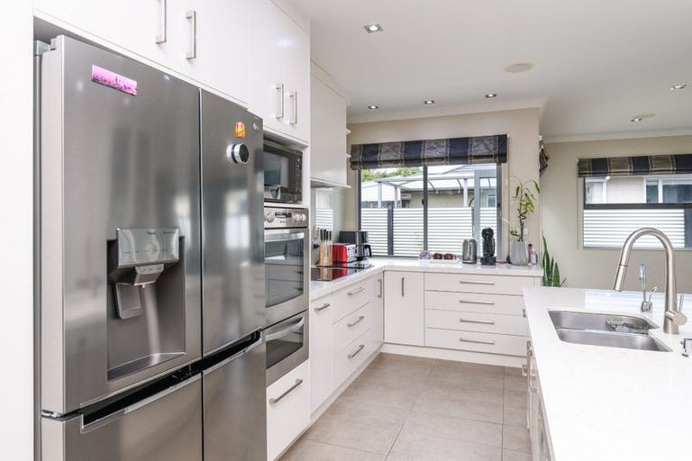 Photo of property in 1 Tennyson Avenue, Kelvin Grove, Palmerston North, 4414