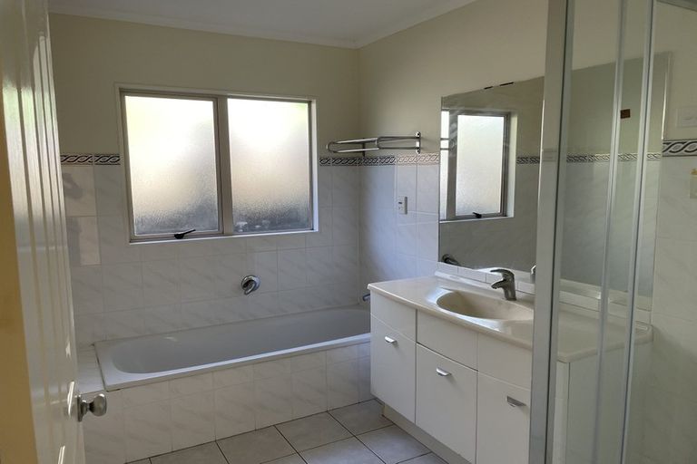 Photo of property in 22 Ponderosa Drive, Oteha, Auckland, 0632