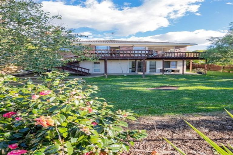 Photo of property in 40 Akoranga Drive, Northcote, Auckland, 0627