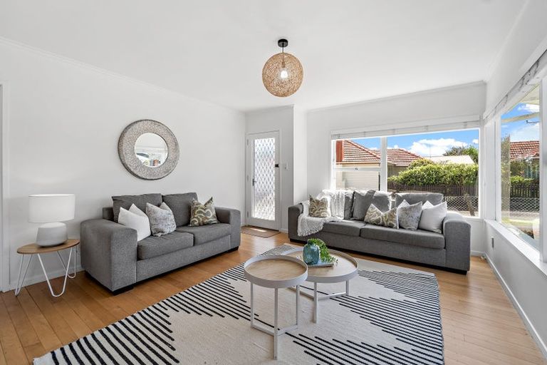 Photo of property in 1/49 Shakespeare Road, Milford, Auckland, 0620