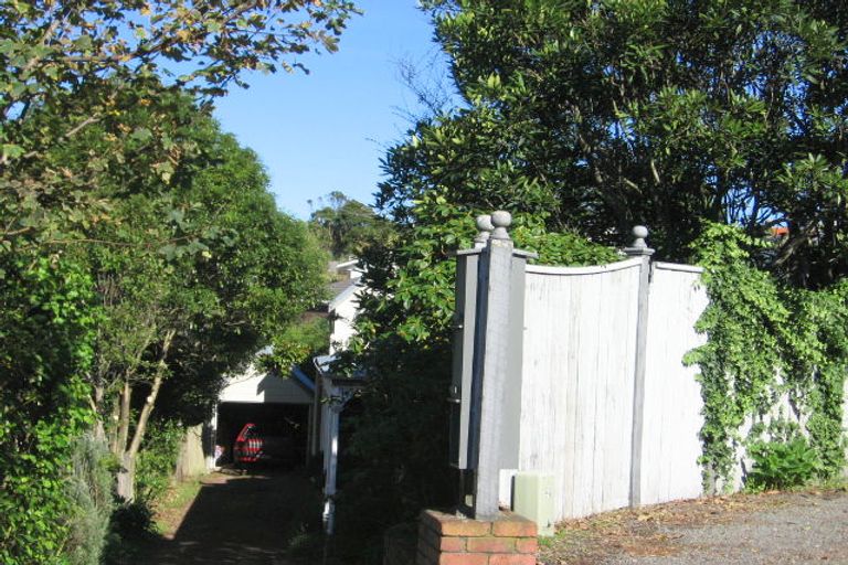 Photo of property in 2/20 Burma Road, Khandallah, Wellington, 6035