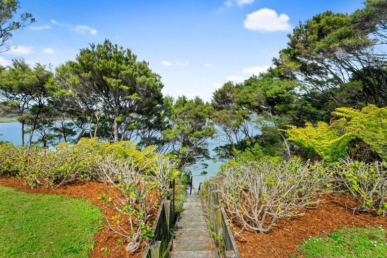 Photo of property in 21 Renoir Street, West Harbour, Auckland, 0618