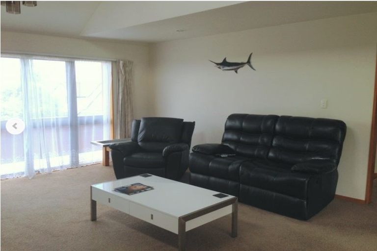 Photo of property in 115 Wiseley Road, West Harbour, Auckland, 0618