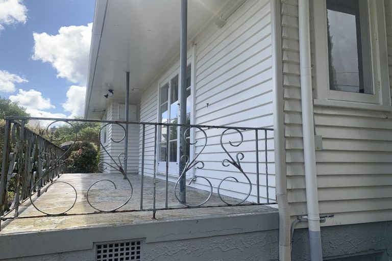 Photo of property in 143 Edmonton Road, Te Atatu South, Auckland, 0610