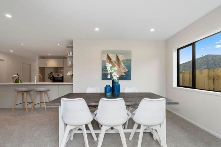 Photo of property in 7 Blatina Drive, Kumeu, 0810