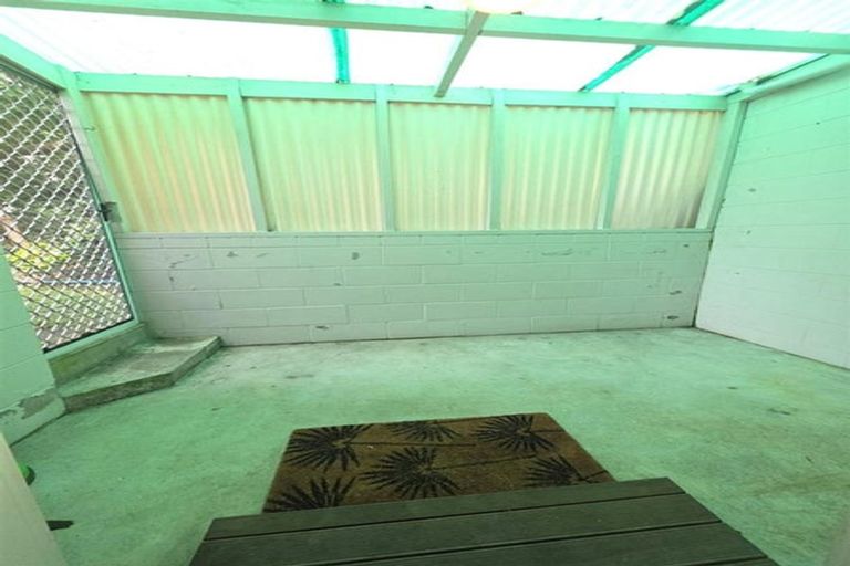 Photo of property in 2/67 Titirangi Road, New Lynn, Auckland, 0600