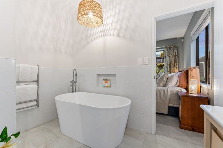 Photo of property in 4 Taumata Road, Omaha, Warkworth, 0986