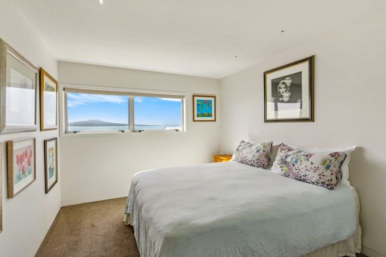 Photo of property in Seaview Apartments, 13/64 Milford Road, Milford, Auckland, 0620