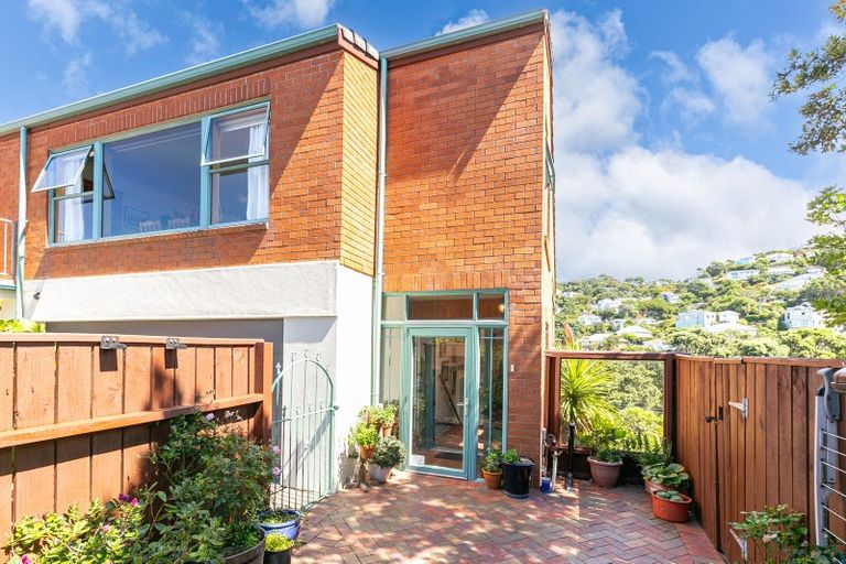 Photo of property in Mt Carmel Mews, 4/9 Arawa Road, Hataitai, Wellington, 6021