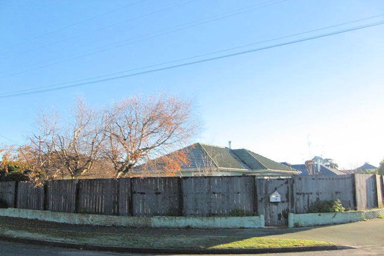 Photo of property in 12 Roberts Road, Hei Hei, Christchurch, 8042