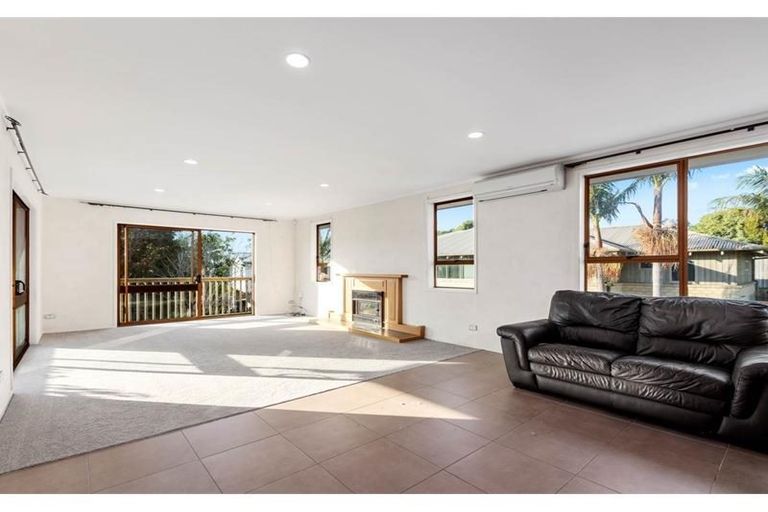 Photo of property in 319 Albany Highway, Rosedale, Auckland, 0632