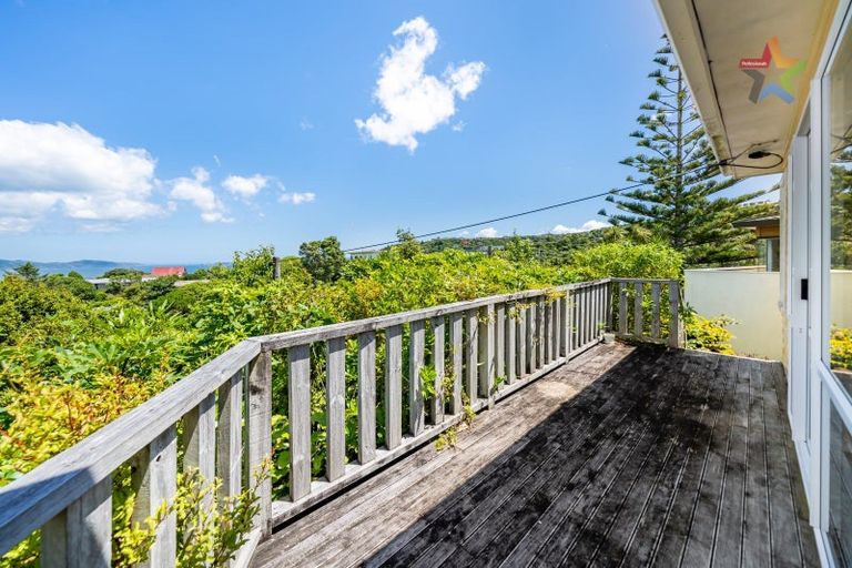 Photo of property in 4 Pekanga Road, Normandale, Lower Hutt, 5010