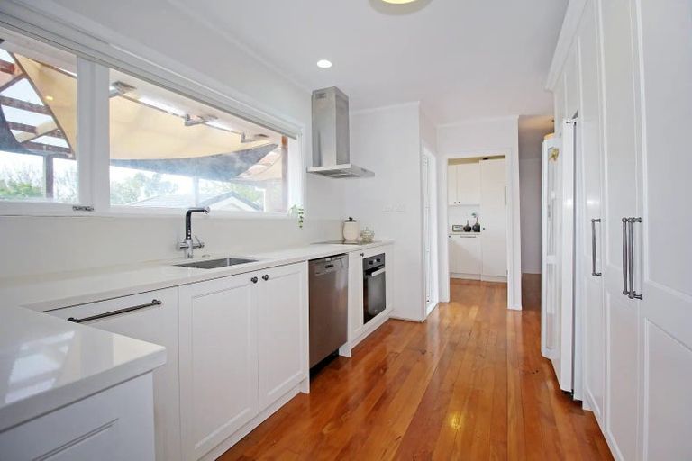 Photo of property in 24 Pooley Street, Pakuranga Heights, Auckland, 2010